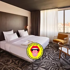 4* מלון Mama Shelter